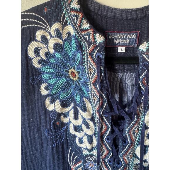 Johnny Was Workshop Tunic Top Womens Size Small Embroidered Navy Floral Lace Up - Picture 4 of 7